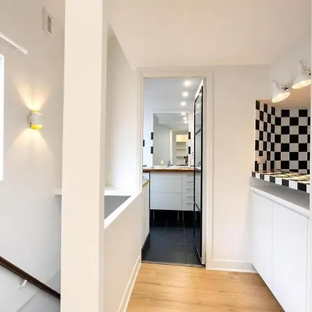 2 Bedroom Spacious Near Pere Lachaise