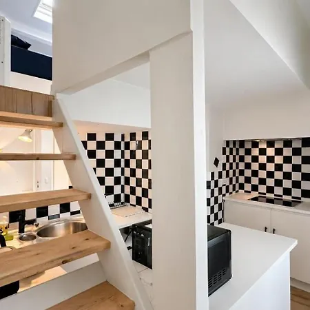 2 Bedroom Spacious Near Pere Lachaise Paris