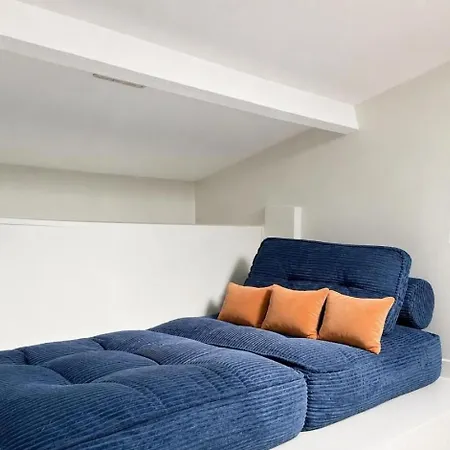 2 Bedroom Spacious Near Pere Lachaise Paris