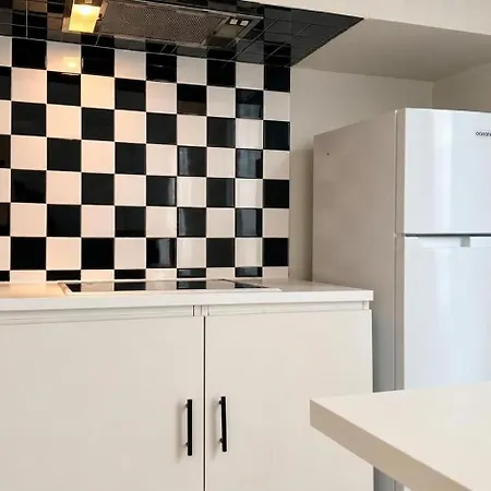 2 Bedroom Spacious Near Pere Lachaise Paris